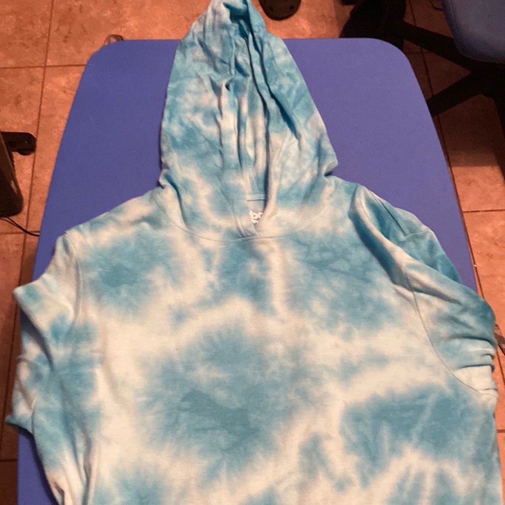 XL Boys Sky blue lightweight sweatshirt with hood and pocket
